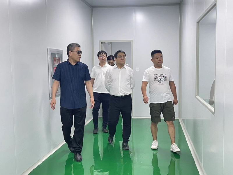 石嘴山市惠農(nóng)區(qū)委副書記、區(qū)長馬仲武 蒞臨寧夏興康恒潤農(nóng)業(yè)科技發(fā)展有限公司指導(dǎo)工作