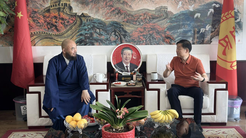 東華禪寺萬(wàn)行法師到訪(fǎng)岳氏集團(tuán)，禪文化與素食產(chǎn)業(yè)碰撞新“火花”